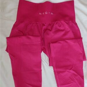 NVGTN PINK SEAMLESS LEGGINGS 
barely worn size